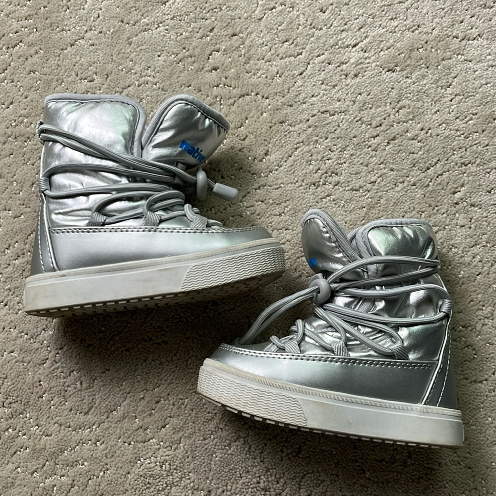 Native Toddler Girls Silver Snow Boots 7